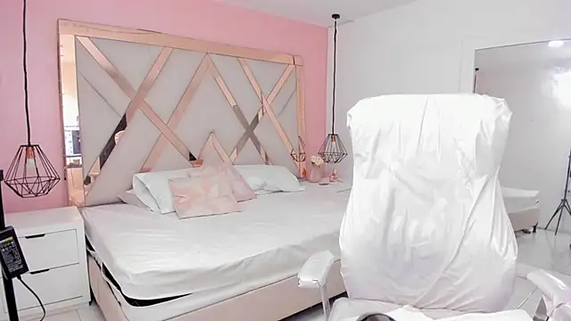 Snapshot of samantaa_shy chatting on December 4, 2025, 2:43 am samantaa shy online show from December 4, 2025, 2:43 am