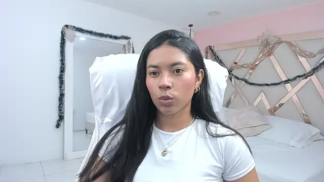 Snapshot of samantaa_shy chatting on December 15, 2025, 1:00 am samantaa shy online show from December 15, 2025, 1:00 am