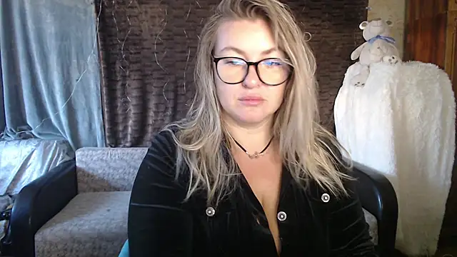 NikaSkylink online show from October 8, 2025, 3:52 am