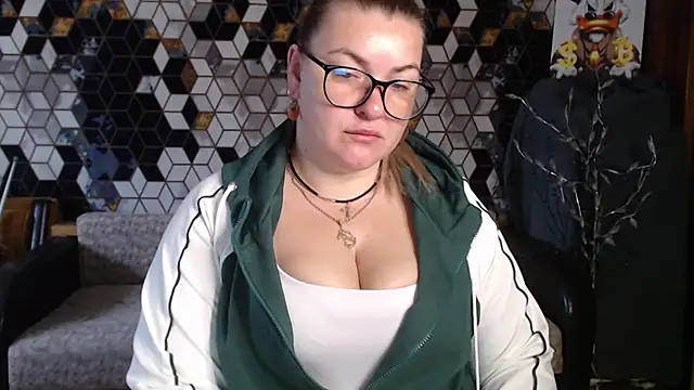 NikaSkylink online show from April 14, 2026, 4:50 am