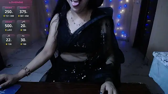 Snapshot of Divvya_ chatting on July 3, 2026, 7:20 pm Divvya online show from July 3, 2026, 7:20 pm