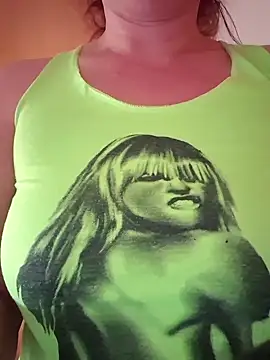 Snapshot of Ivaemi1 chatting on November 13, 2025, 10:52 am Ivaemi1 online show from November 13, 2025, 10:52 am