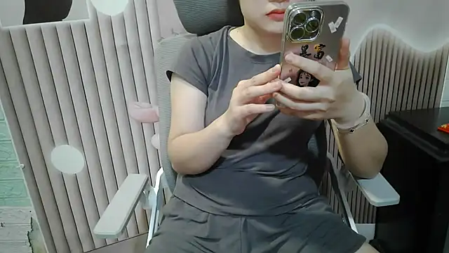 Snapshot of Emachiii chatting on September 9, 2025, 12:21 am Emachiii online show from September 9, 2025, 12:21 am