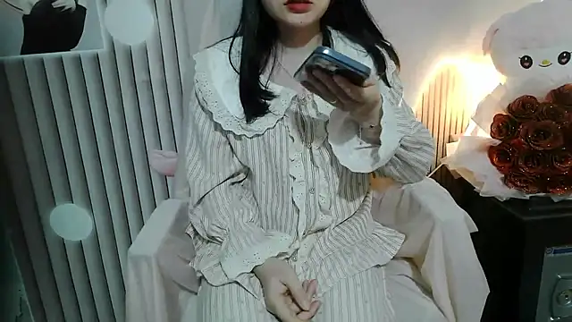 Snapshot of Emachiii chatting on November 13, 2025, 12:53 pm Emachiii online show from November 13, 2025, 12:53 pm