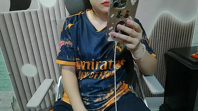 Snapshot of Emachiii chatting on September 10, 2025, 5:50 am Emachiii online show from September 10, 2025, 5:50 am