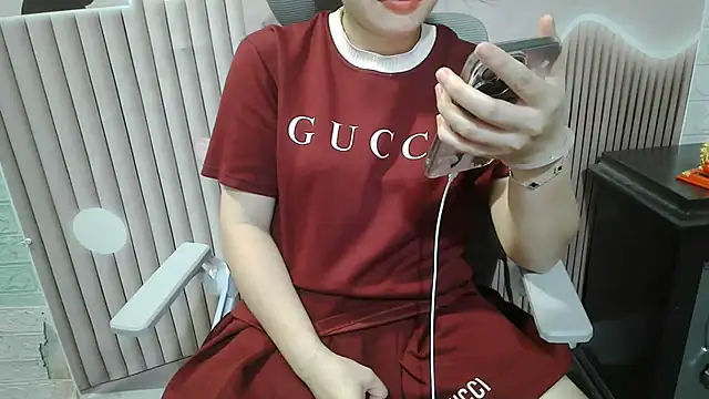 Snapshot of Emachiii chatting on September 11, 2025, 12:10 am Emachiii online show from September 11, 2025, 12:10 am