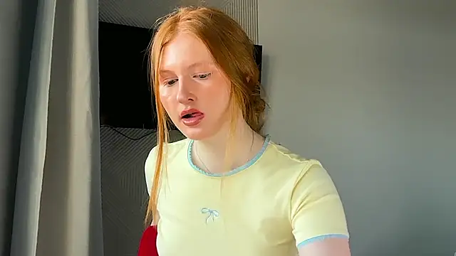Snapshot of LuxXAngel chatting on June 7, 2026, 12:16 am LuxXAngel online show from June 7, 2026, 12:16 am