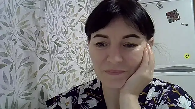 Krystal 82 online show from December 2, 2025, 5:25 pm