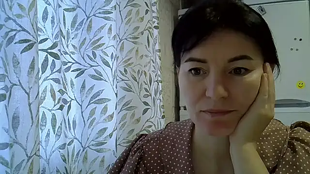 Snapshot of Krystal_82 chatting on December 18, 2025, 8:30 am Krystal 82 online show from December 18, 2025, 8:30 am