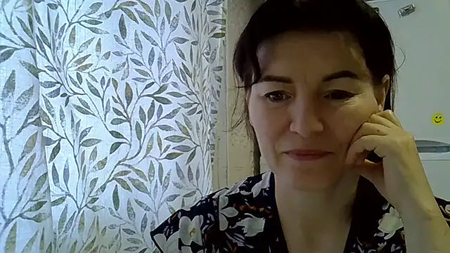 Snapshot of Krystal_82 chatting on December 22, 2025, 9:20 am Krystal 82 online show from December 22, 2025, 9:20 am