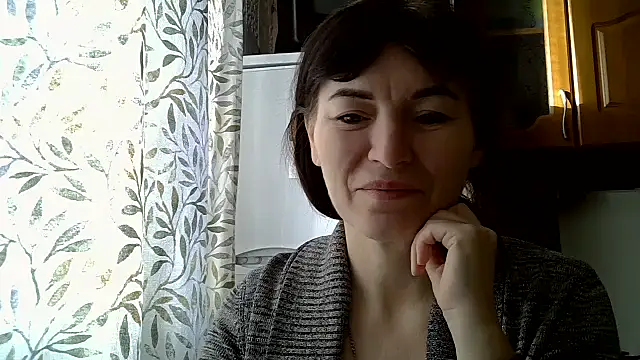 Snapshot of Krystal_82 chatting on February 2, 2026, 8:35 am Krystal 82 online show from February 2, 2026, 8:35 am