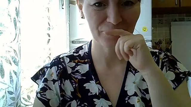 Snapshot of Krystal_82 chatting on April 11, 2026, 7:45 am Krystal 82 online show from April 11, 2026, 7:45 am