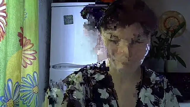 Krystal 82 online show from November 23, 2025, 8:57 am