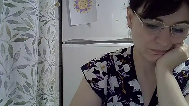 Snapshot of Krystal_82 chatting on April 9, 2026, 6:36 pm Krystal 82 online show from April 9, 2026, 6:36 pm