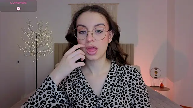 Real cutie1 online show from May 22, 2026, 1:20 pm