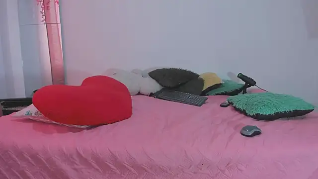 Snapshot of lanastone86 chatting on November 30, 2025, 12:50 pm lanastone86 online show from November 30, 2025, 12:50 pm