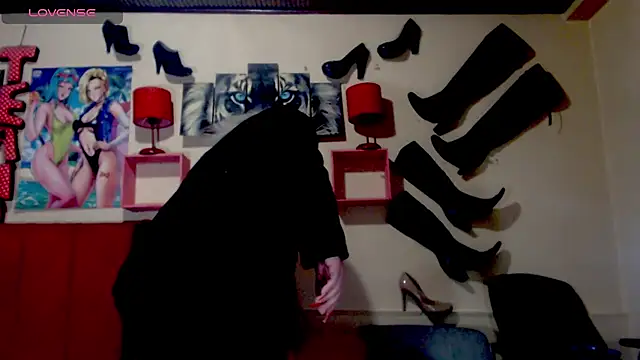 Snapshot of blondehot5v chatting on October 31, 2025, 1:19 pm blondehot5v online show from October 31, 2025, 1:19 pm