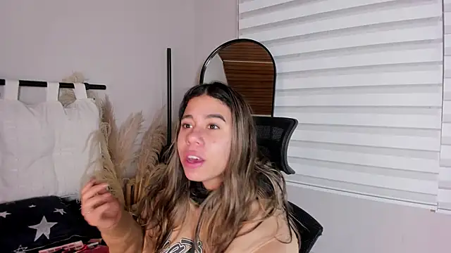 Snapshot of Rachell_criss chatting on November 6, 2025, 4:16 am Rachell criss online show from November 6, 2025, 4:16 am