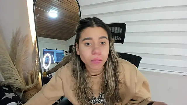 Snapshot of Rachell_criss chatting on October 30, 2025, 4:33 am Rachell criss online show from October 30, 2025, 4:33 am