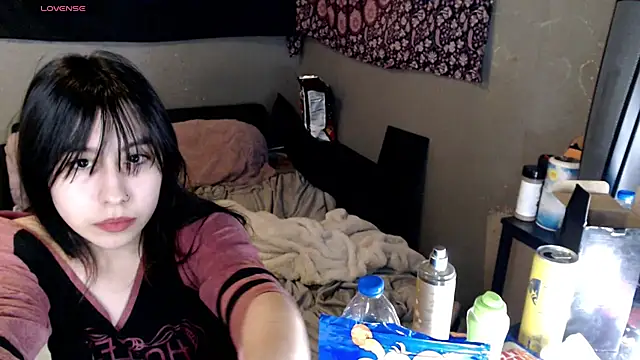 Snapshot of London_Ray chatting on December 4, 2025, 8:13 am London Ray online show from December 4, 2025, 8:13 am