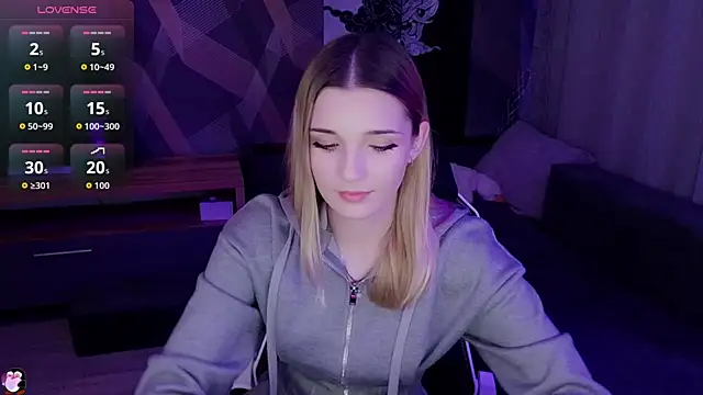 Snapshot of Sandy_Belle chatting on October 31, 2025, 8:16 pm Sandy Belle online show from October 31, 2025, 8:16 pm