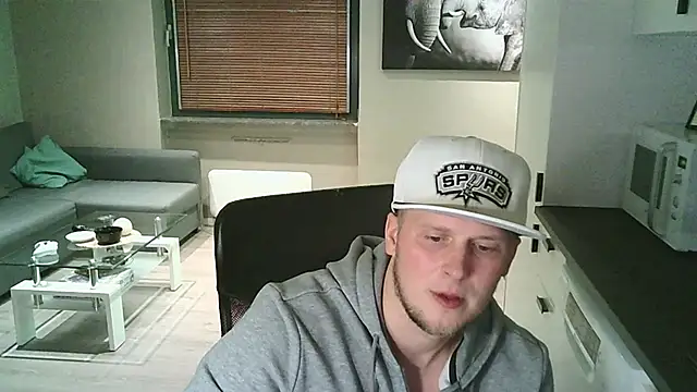 Dartanjanas13 online show from November 4, 2025, 5:17 pm