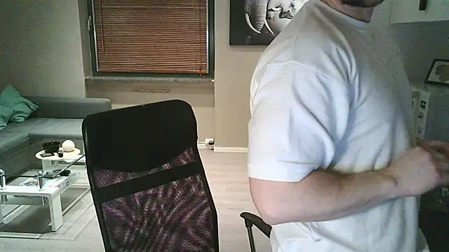 Dartanjanas13 online show from October 31, 2025, 8:16 pm