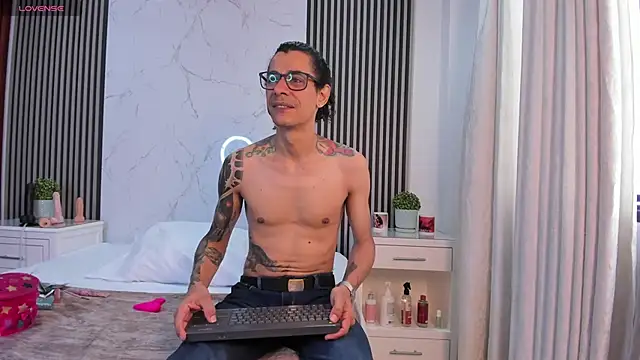 JackAndRosse  online show from November 28, 2025, 1:33 pm