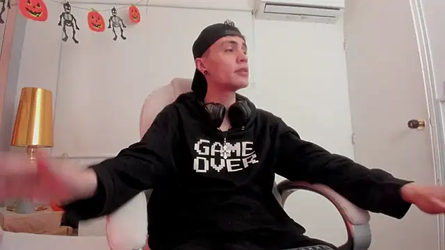 Snapshot of dark_sun302 chatting on October 28, 2025, 9:58 pm dark sun302 online show from October 28, 2025, 9:58 pm