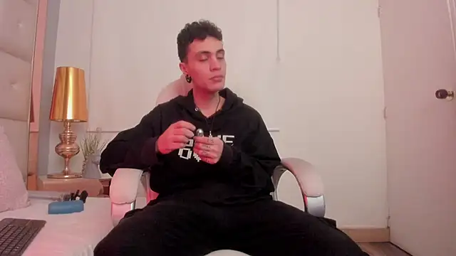 Snapshot of dark_sun302 chatting on November 6, 2025, 10:25 pm dark sun302 online show from November 6, 2025, 10:25 pm