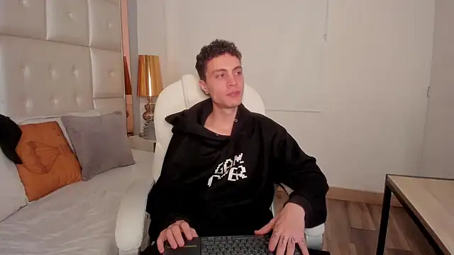 Snapshot of dark_sun302 chatting on September 10, 2025, 9:25 pm dark sun302 online show from September 10, 2025, 9:25 pm