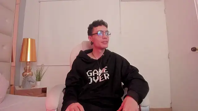 Snapshot of dark_sun302 chatting on November 13, 2025, 9:51 pm dark sun302 online show from November 13, 2025, 9:51 pm