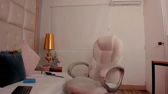 Snapshot of dark_sun302 chatting on October 7, 2025, 9:38 pm dark sun302 online show from October 7, 2025, 9:38 pm