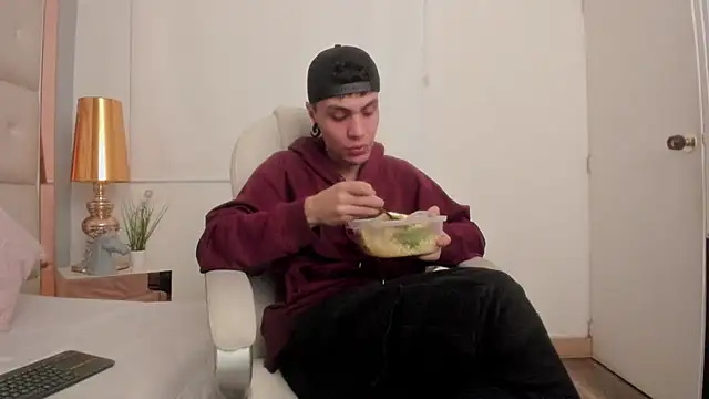 Snapshot of dark_sun302 chatting on November 16, 2025, 9:08 pm dark sun302 online show from November 16, 2025, 9:08 pm