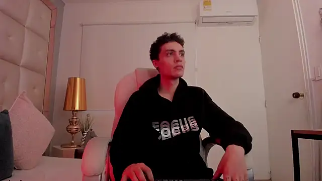 Snapshot of dark_sun302 chatting on October 8, 2025, 9:59 pm dark sun302 online show from October 8, 2025, 9:59 pm