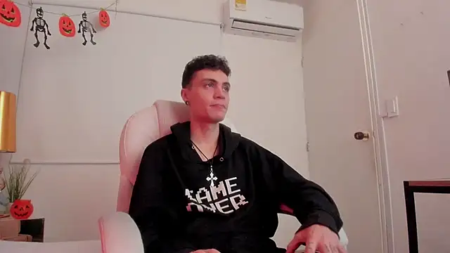 Snapshot of dark_sun302 chatting on October 30, 2025, 9:33 pm dark sun302 online show from October 30, 2025, 9:33 pm