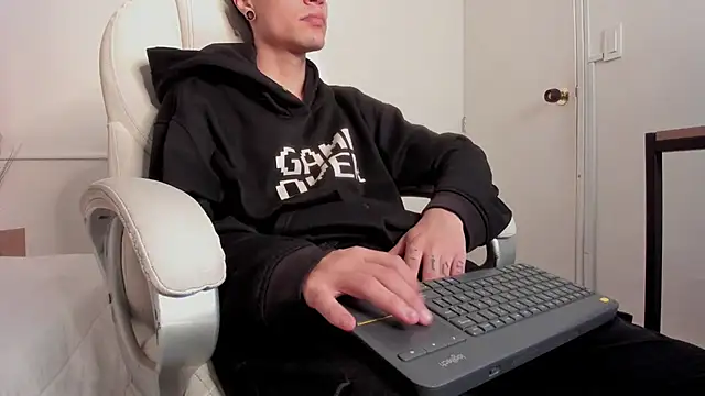 Snapshot of dark_sun302 chatting on September 14, 2025, 8:53 pm dark sun302 online show from September 14, 2025, 8:53 pm