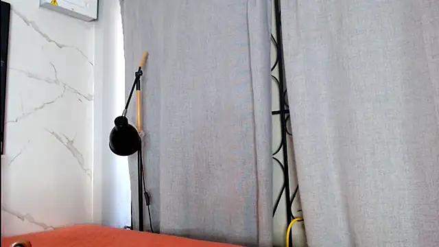 Snapshot of Evaa_18 chatting on December 17, 2025, 6:02 pm Evaa 18 online show from December 17, 2025, 6:02 pm