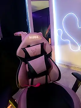 Snapshot of Danniela20 chatting on October 31, 2025, 11:11 pm Danniela20 online show from October 31, 2025, 11:11 pm