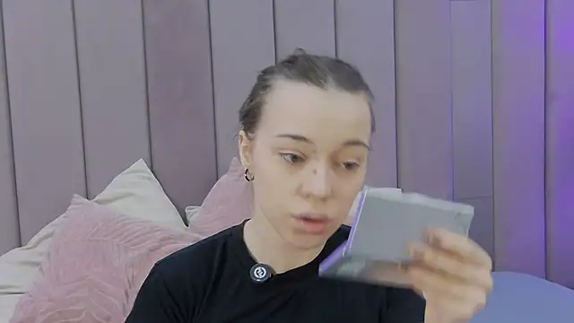 ZoeyNeal online show from April 12, 2026, 2:20 pm