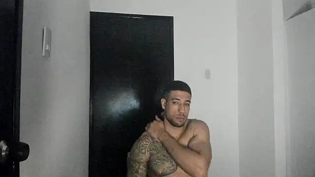 ThiagoLugo online show from May 23, 2026, 2:43 am