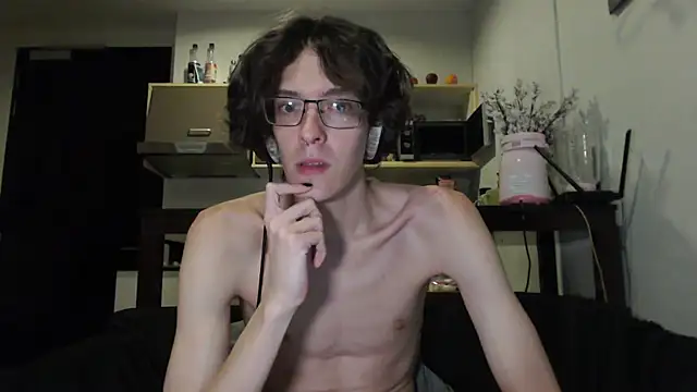 Snapshot of LovesomeCookie chatting on October 7, 2025, 1:56 pm LovesomeCookie online show from October 7, 2025, 1:56 pm