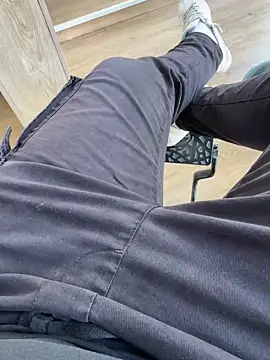 Snapshot of Mrdim26 chatting on September 9, 2025, 10:14 am Mrdim26 online show from September 9, 2025, 10:14 am