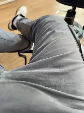 Snapshot of Mrdim26 chatting on October 10, 2025, 3:02 pm Mrdim26 online show from October 10, 2025, 3:02 pm