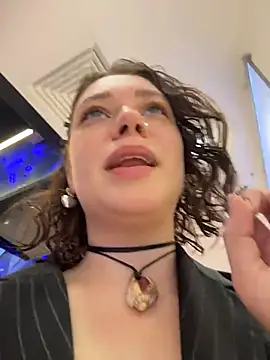 lucy-joy online show from September 28, 2025, 9:27 am