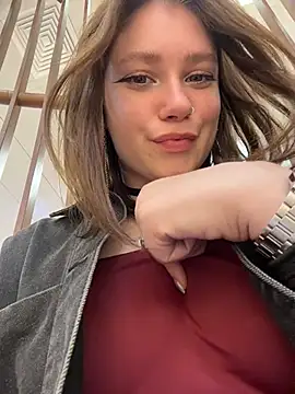 lucy-joy online show from April 4, 2026, 9:38 am