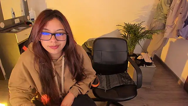 Verolake online show from December 19, 2025, 1:31 am