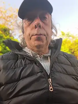 Snapshot of bi_dare chatting on April 5, 2026, 4:57 pm bi dare online show from April 5, 2026, 4:57 pm