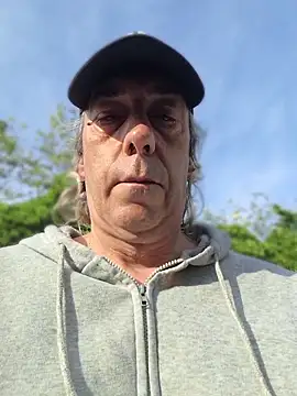 Snapshot of bi_dare chatting on April 14, 2026, 4:23 pm bi dare online show from April 14, 2026, 4:23 pm