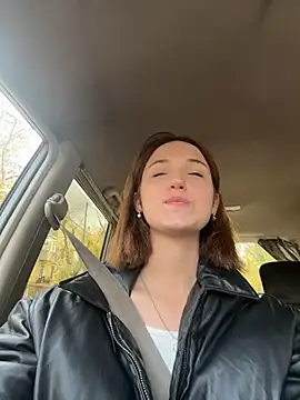 DollyTall online show from September 23, 2025, 10:33 am